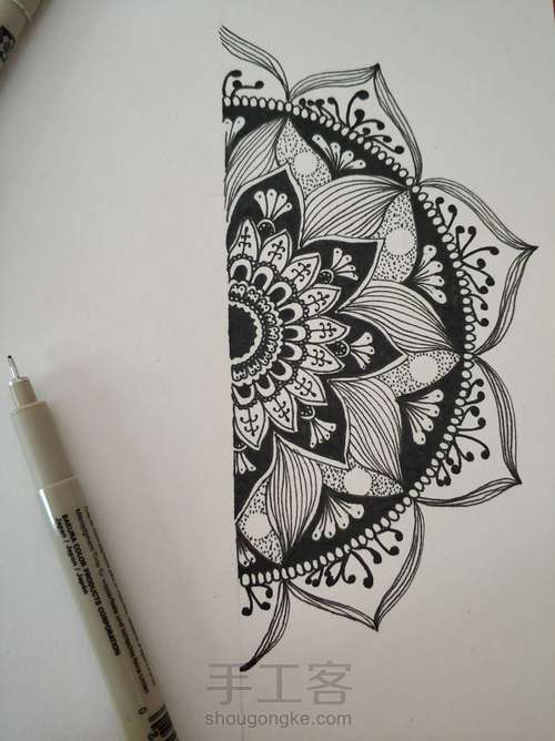 禅绕画（圆形与花的组合） 第5步