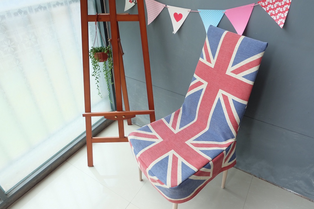 在咖啡馆看到米字旗的椅子觉得很好看，就用米字旗的沙发布自己研究了下做了个椅套改造成功～我简直机智～