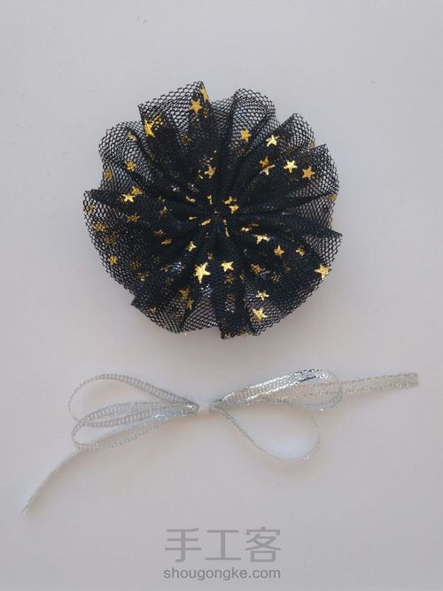 雪纱毛球小发夹 第3步