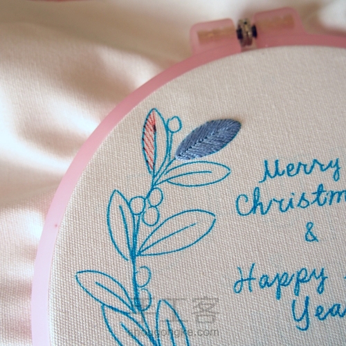 圣诞新年款糖果色冬青花环刺绣 第5步