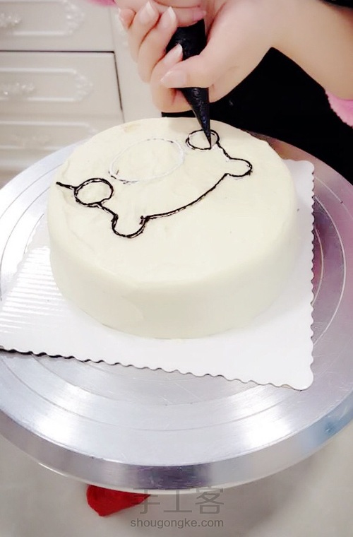 简单又可爱的熊本熊生日蛋糕 第7步