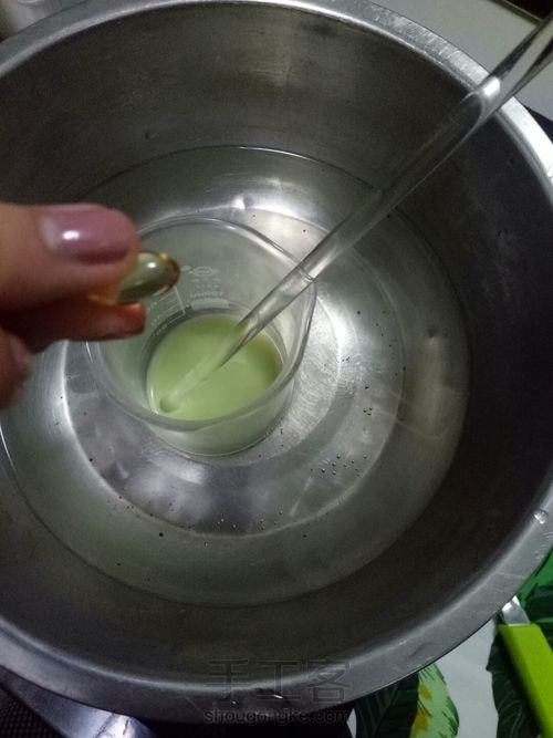 自制抹茶味唇膏 第5步