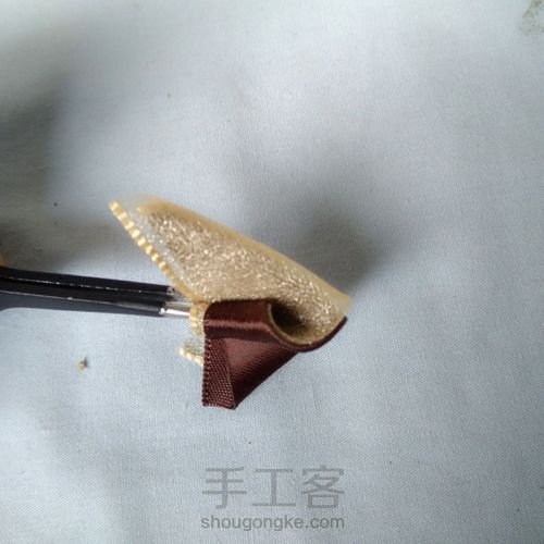 咖啡色缎带发饰胸针款 第6步