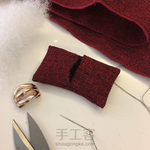 新手做的塞了棉花的蝴蝶结发绳 第3步