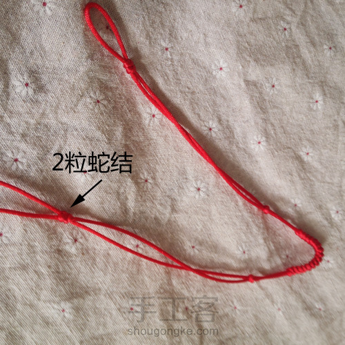 项链绳的编织教程，绕线版。 第6步