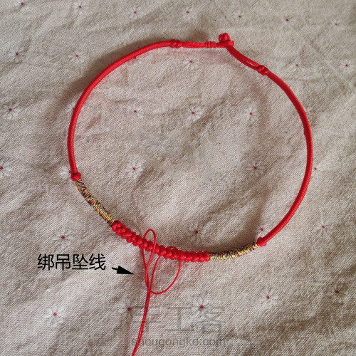 项链绳的编织教程，绕线版。 第15步