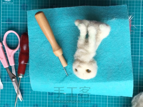「槿时」羊毛毡灰色植毛猫咪制作教程 第4步