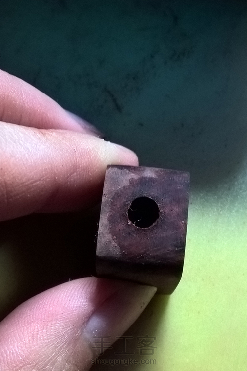 紫檀嵌蜜蜡鼻烟壶。 第9步