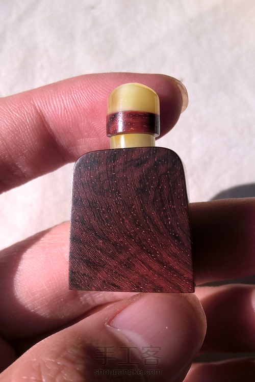 紫檀嵌蜜蜡鼻烟壶。 第38步