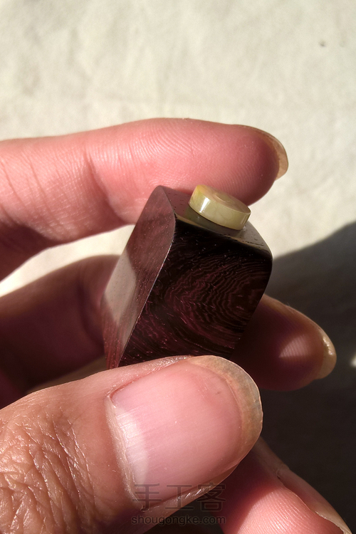 紫檀嵌蜜蜡鼻烟壶。 第39步