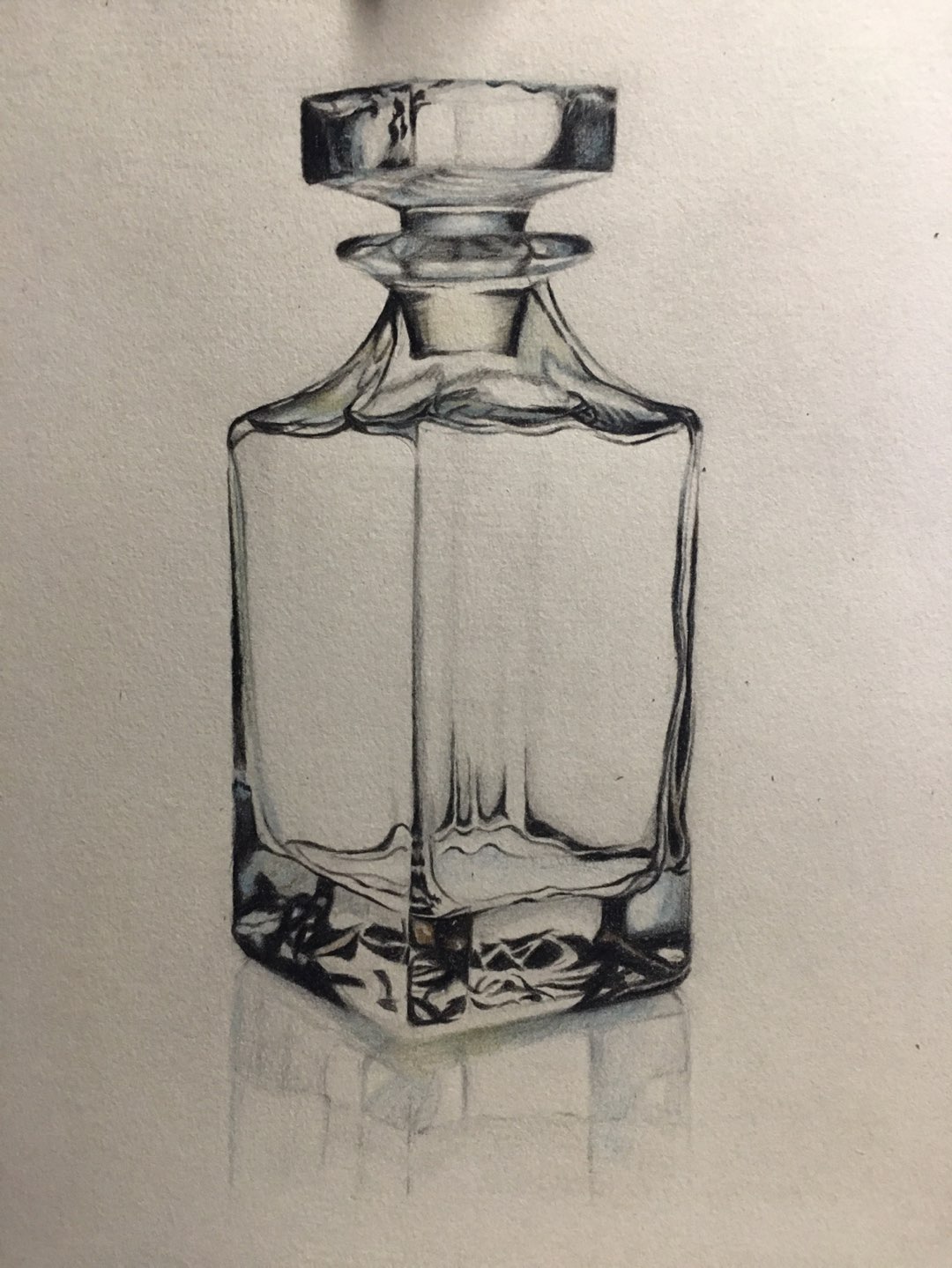 画一个玻璃质感的瓶子