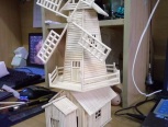 在大学宿舍的最后一个小东西，和舍友一起做的，他做房子我做风车，合作的结晶