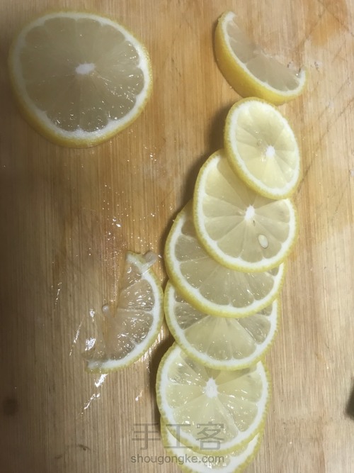 美白瘦身柠檬蜜制作 第3步