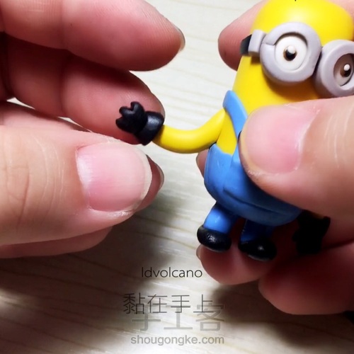 软陶小黄人挂饰 第18步