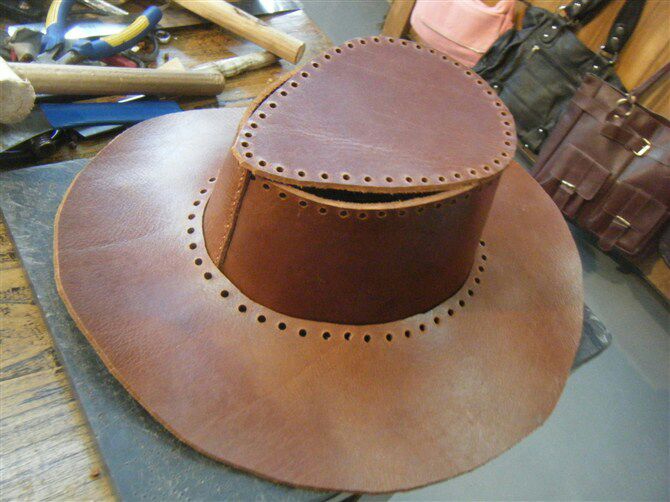 你想自己制作一个西部牛仔帽子吗，那么你看看是不是特别简单