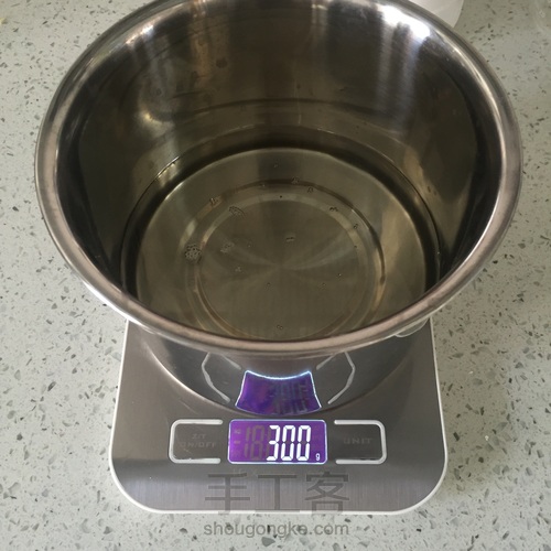 纯天然椰子油洗洁精 第1步