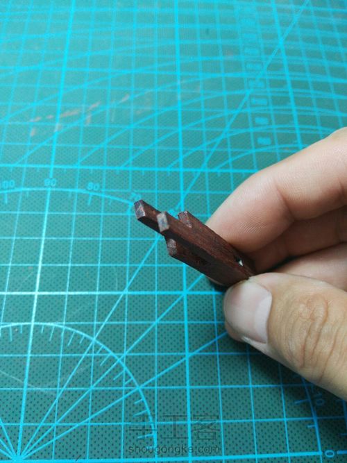做一个微型仿古带牙板小凳子 第10步