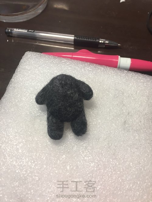 羊毛毡入门新手教程之兔子先生 第12步