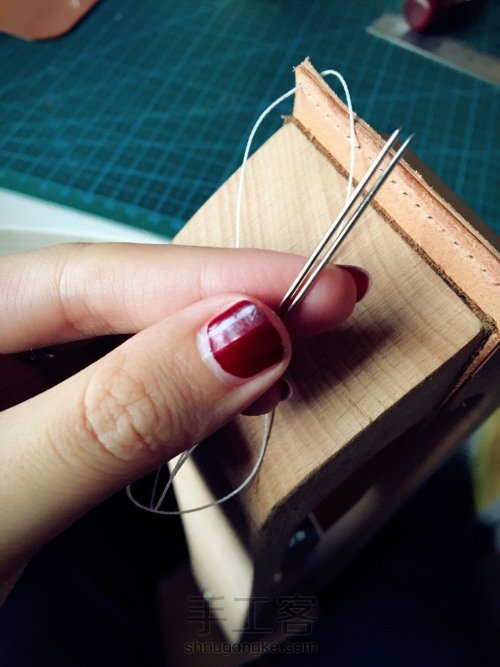 从穿针到缝线极详讲解 一个卡包的制作过程 第16步