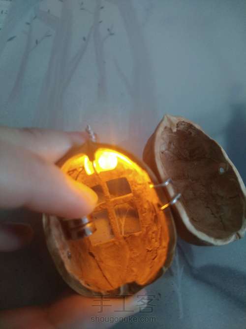 给核桃小屋开窗户,安灯 第7步