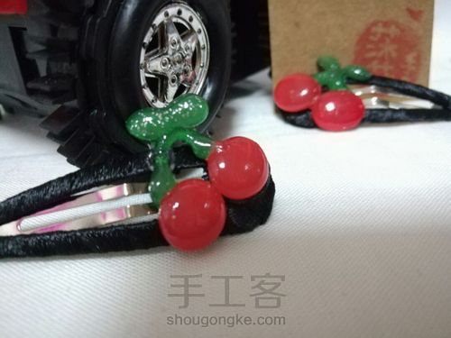 热熔胶做樱桃发饰贴片 第1步