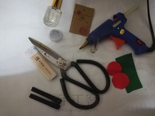 热熔胶做樱桃发饰贴片 第2步