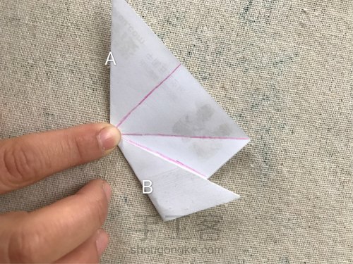 樱花形状剪纸拖板 第10步