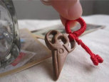 简单的钥匙扣，用到金刚结和蛇结，适合新手练习。