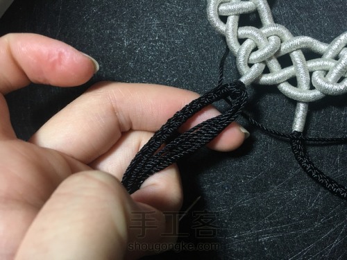【🌸未央ૢ🌸】一款简单挂件绳 袈裟结 第10步