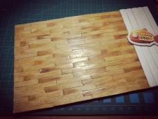 模型屋材料包的贴纸太低端了，不如来铺实木地板吧！