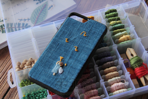 超简单的贴布刺绣手机壳制作教程 第14步