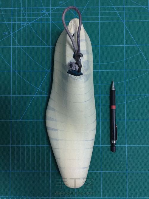 一双鞋、一种染色、一种护理、一种穿着 第4步