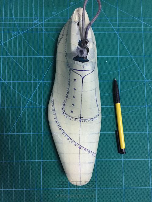 一双鞋、一种染色、一种护理、一种穿着 第5步