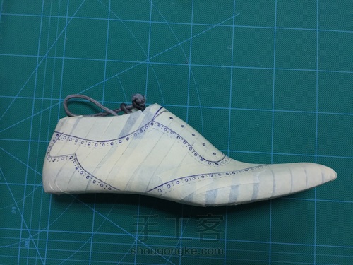 一双鞋、一种染色、一种护理、一种穿着 第6步