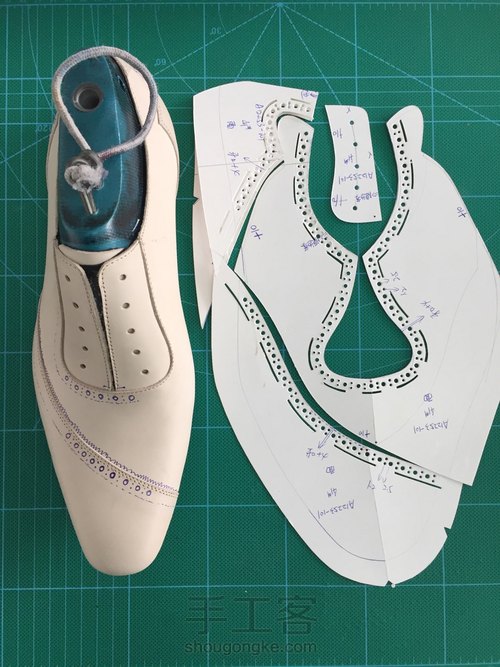 一双鞋、一种染色、一种护理、一种穿着 第8步