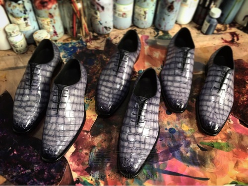 一双鞋、一种染色、一种护理、一种穿着 第28步