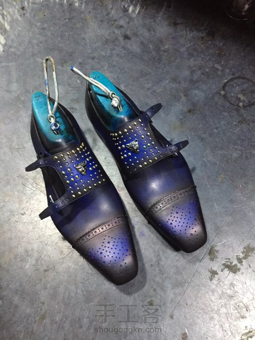 一双鞋、一种染色、一种护理、一种穿着 第37步