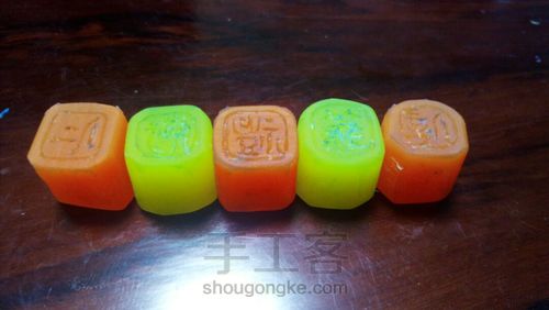 “仁智礼义信”阴刻篆体橡皮章 第1步