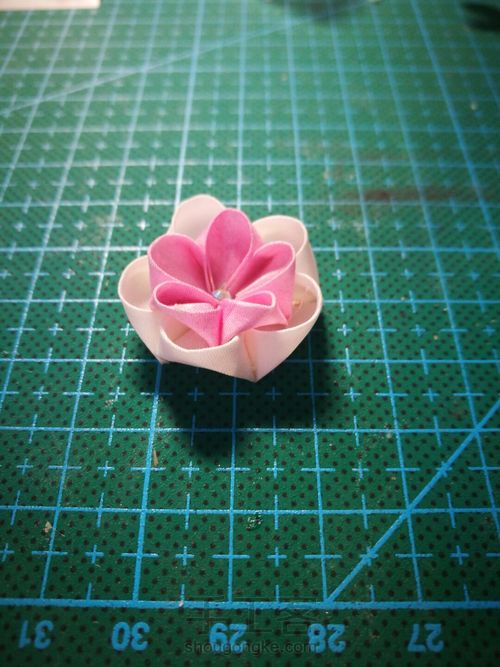 脑洞大开的细工花手机壳 第6步