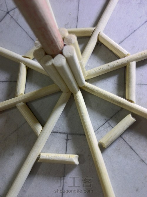 摩天轮模型（一次性筷子、烧烤竹签第二次制作，既能转动又有灯） 第7步