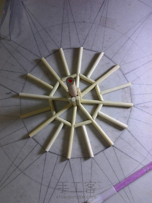摩天轮模型（一次性筷子、烧烤竹签第二次制作，既能转动又有灯） 第9步