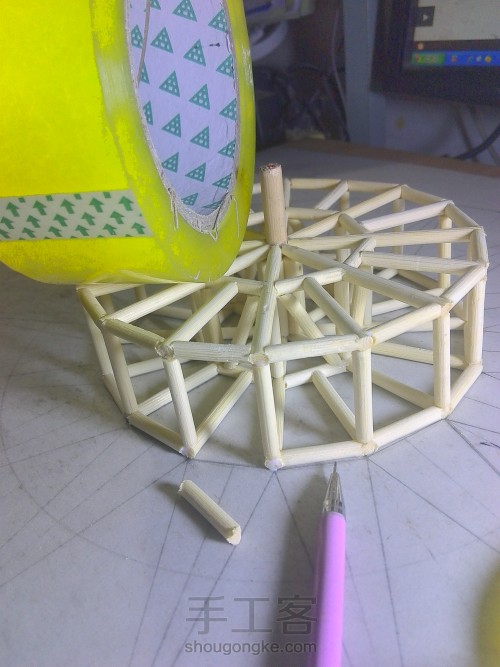 摩天轮模型（一次性筷子、烧烤竹签第二次制作，既能转动又有灯） 第18步