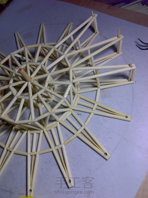 摩天轮模型（一次性筷子、烧烤竹签第二次制作，既能转动又有灯） 第28步