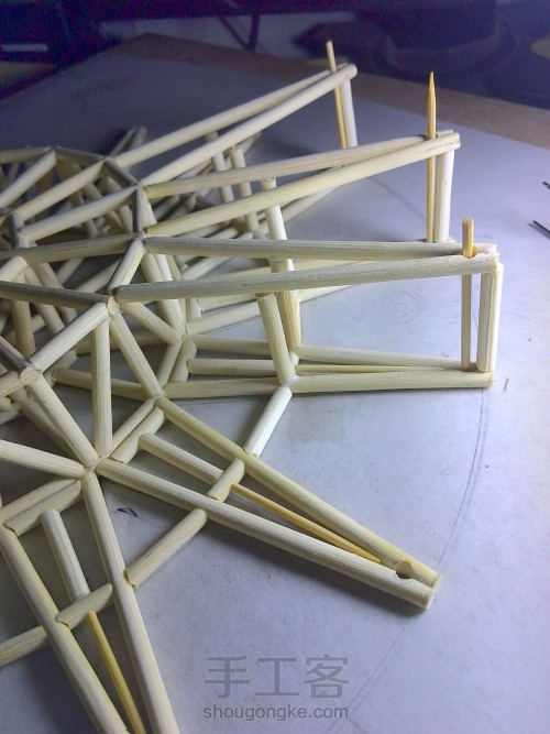 摩天轮模型（一次性筷子、烧烤竹签第二次制作，既能转动又有灯） 第29步