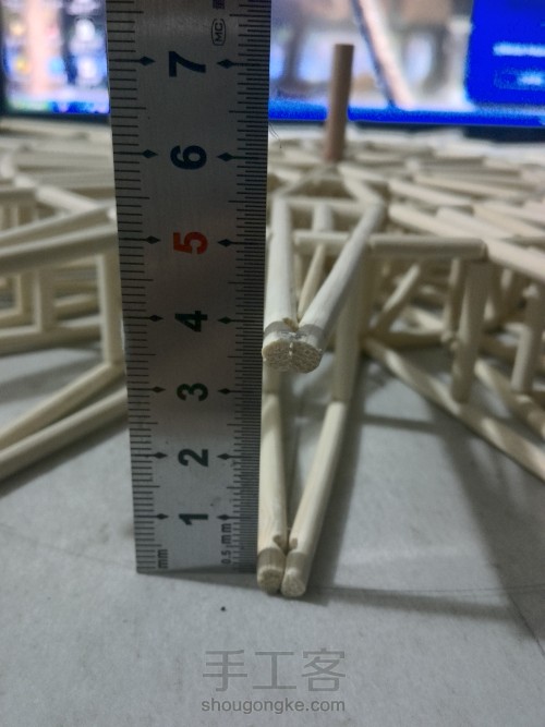 摩天轮模型（一次性筷子、烧烤竹签第二次制作，既能转动又有灯） 第33步