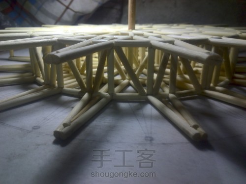 摩天轮模型（一次性筷子、烧烤竹签第二次制作，既能转动又有灯） 第37步