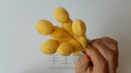 废弃毛线手套做个万圣节小鸡 第6步