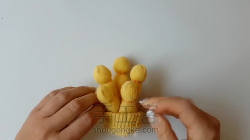 废弃毛线手套做个万圣节小鸡 第9步