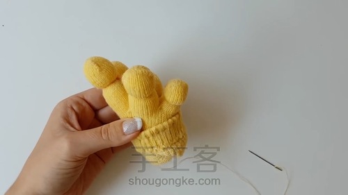 废弃毛线手套做个万圣节小鸡 第11步