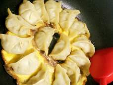 湖南最有名的小吃锅贴，制作精巧，味道鲜美……